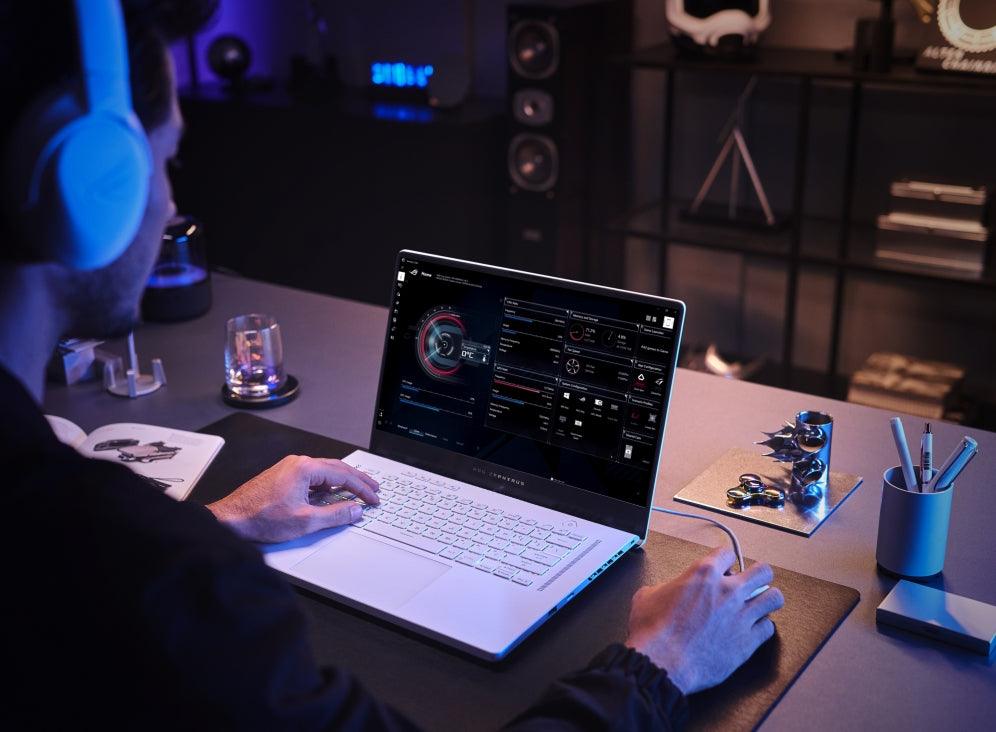 Asus ROG Zephyrus G15 (2022) GA503RW - HQ081WS Laptop (Moonlight White) | 15.6" WQHD | Ryzen™ 7 6800HS | 16GB DDR5 RAM | 1TB M.2 SSD | RTX 3070 Ti | Windows 11 Home | MS Office H&S 2021 | Gaming Mouse | Backpack | Type - C PD Adapter - Nectostry