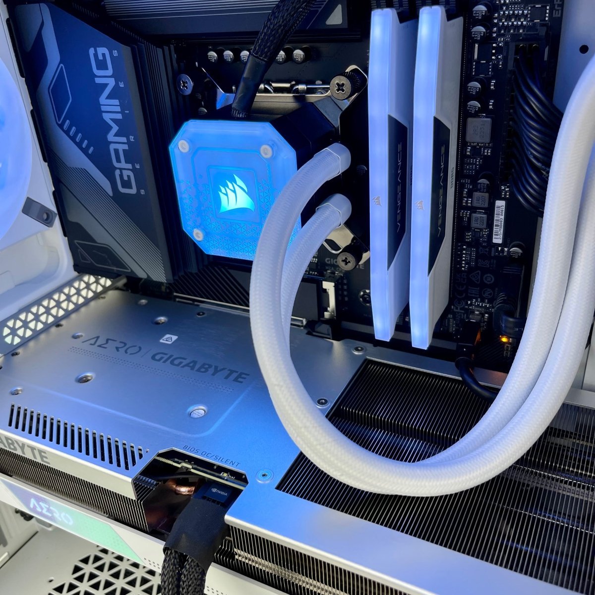 IGaming Core i7 14700KF | RTX 4070/4070 Ti | 32GB DDR5 Corsair Capellix Pro - Nectostry