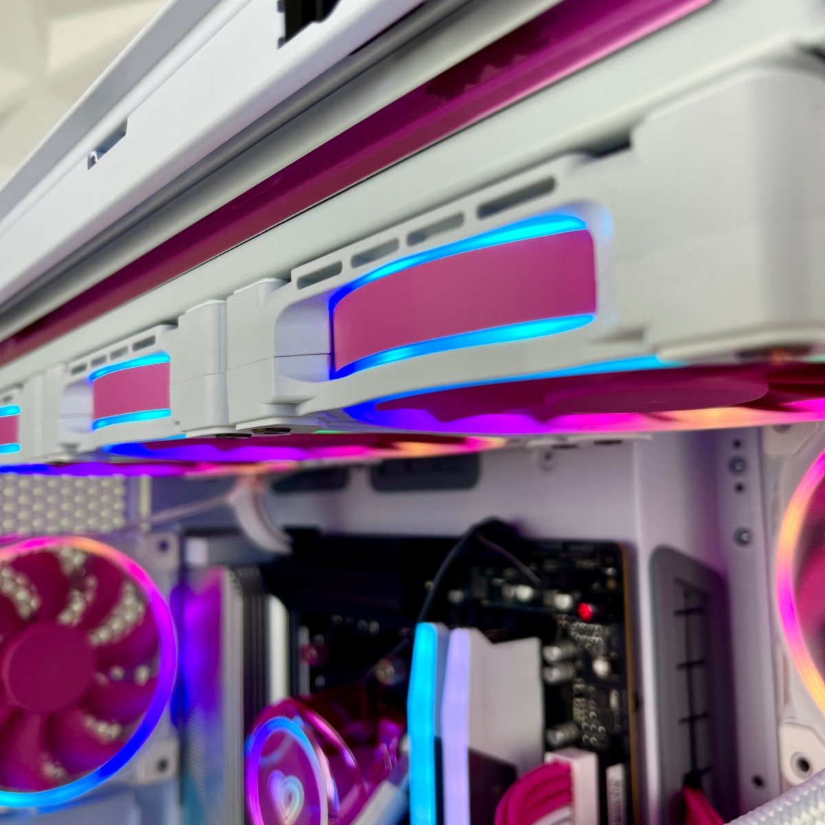 IGaming Ryzen 5 7600X | RTX 4060 - 4070 Ti | 32GB DDR5 Flamingo Frenzy - Nectostry